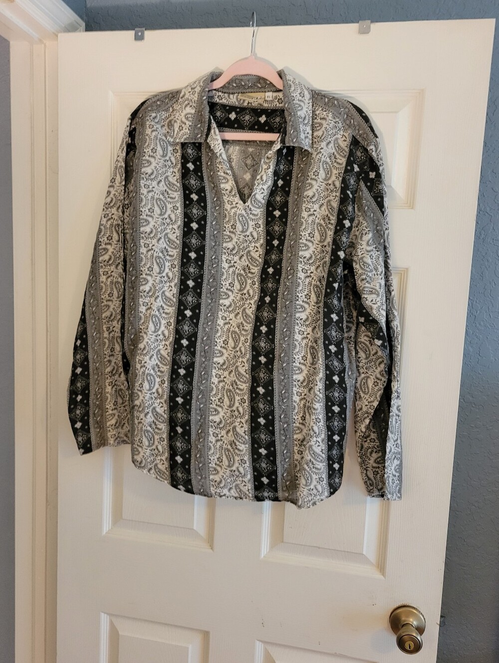Spike Men's Vintage Black, Grey, White Paisley Print Top Size XL Boho Hippie Top